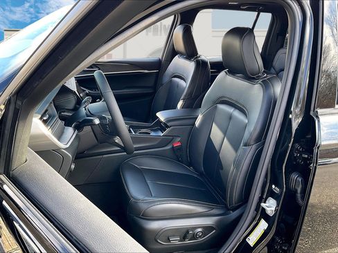 New 2026 Jeep Grand Cherokee Limited w/ Limited Altitude Package image 9