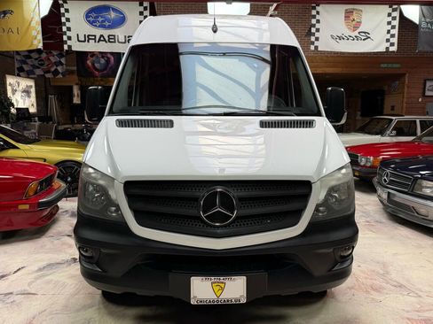 Used 2015 Freightliner Sprinter 2500 RWD image 2