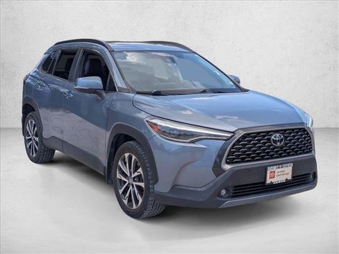 Used 2022 Toyota Corolla Cross XLE w/ Convenience Package FWD image 3