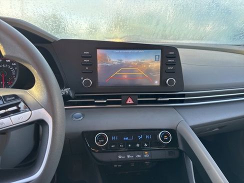 Certified 2022 Hyundai Elantra SEL image 8