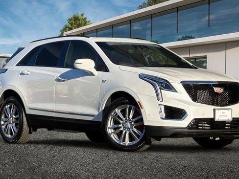 Certified 2025 Cadillac XT5 Sportv w/ Technology Package AWD/4WD image 1