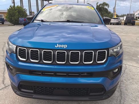 Used 2024 Jeep Compass Latitude AWD/4WD image 9