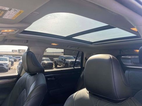 Used 2023 Toyota Highlander Platinum image 17