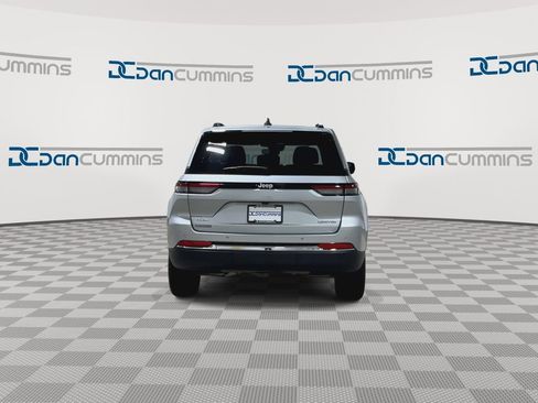 Used 2024 Jeep Grand Cherokee Limited AWD/4WD image 7