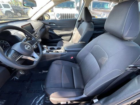 Used 2025 Nissan Altima 2.5 SV FWD image 23