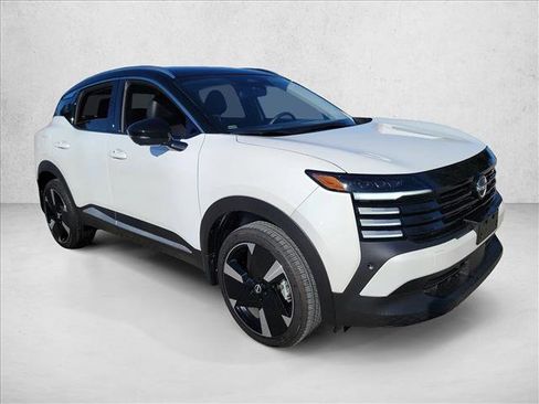 Used 2025 Nissan Kicks SR image 3