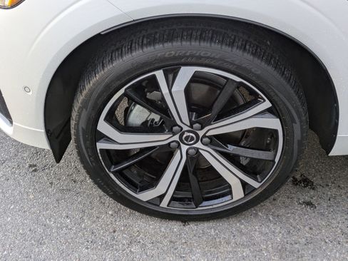 Certified 2024 Volvo XC60 T8 Ultimate w/ Protection Package Premier image 11