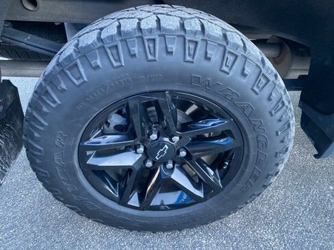 Used 2021 Chevrolet Silverado 1500 LT Trail Boss w/ Bed Protection Package image 12