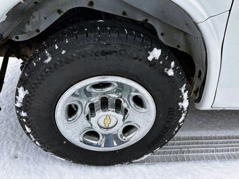 Used 2014 Chevrolet Express 2500 image 30