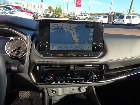 Used 2023 Nissan Rogue SL w/ SL Premium Package image 19