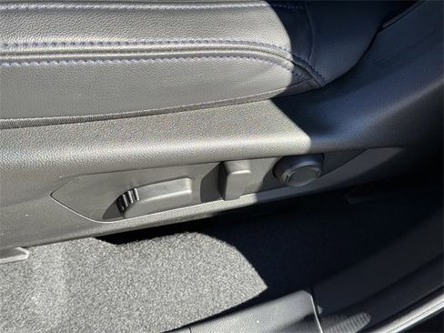 Certified 2025 Subaru Forester Limited w/ Popular Package image 17