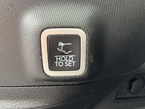 Used 2022 Jeep Grand Cherokee Overland w/ MOPAR Finishing Package image 33