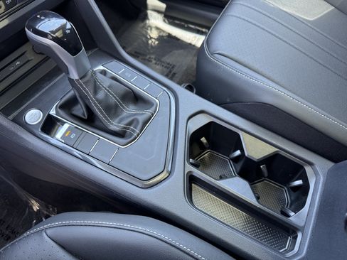 Certified 2023 Volkswagen Tiguan SE w/ Panoramic Sunroof Package FWD image 28