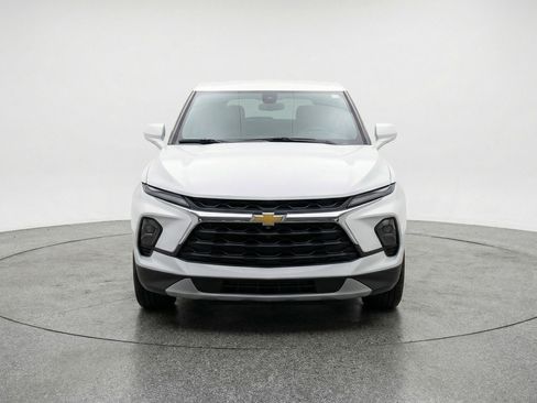 Used 2025 Chevrolet Blazer LT image 2