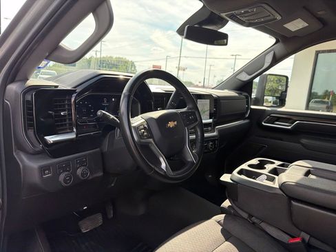 Used 2025 Chevrolet Silverado 3500 LT w/ Safety Package AWD/4WD image 3