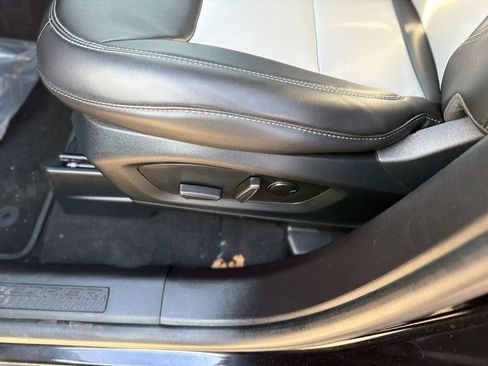 Used 2022 Ford Explorer XLT w/ Equipment Group 202A image 12