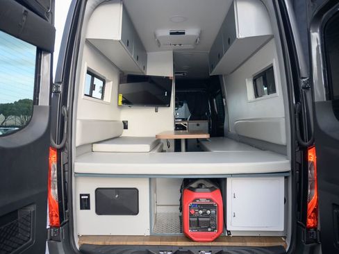 Used 2022 Mercedes-Benz Sprinter 2500 image 18