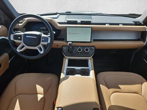 Used 2025 Land Rover Defender 110 X-Dynamic SE AWD/4WD image 4
