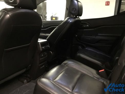 Used 2019 GMC Acadia SLT image 29