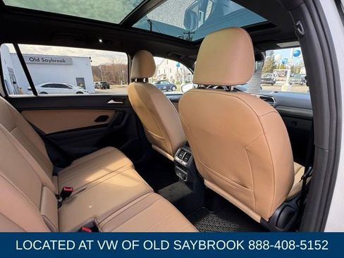 Used 2023 Volkswagen Tiguan SE w/ Panoramic Sunroof Package image 22