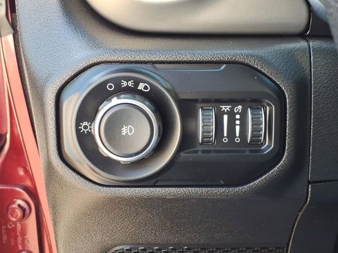 Used 2021 Jeep Wrangler Unlimited Sport image 19