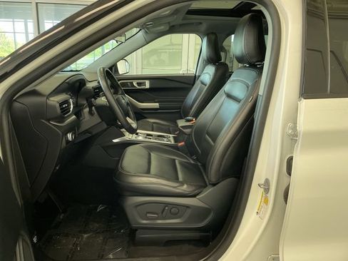 Certified 2023 Ford Explorer XLT w/ Equipment Group 202A AWD/4WD image 18