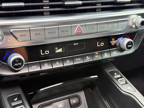 Used 2022 Kia Telluride EX w/ EX Premium Package AWD/4WD image 16