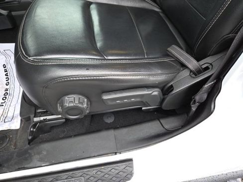 Used 2022 Jeep Gladiator Overland w/ Cold Weather Group image 44