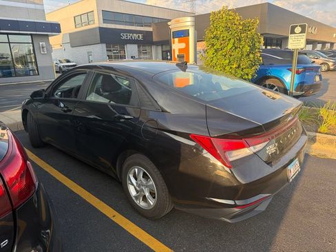 Used 2022 Hyundai Elantra SE FWD image 3
