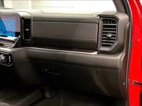 Used 2025 GMC Sierra 2500 SLE w/ SLE Value Package; AWD/4WD image 19