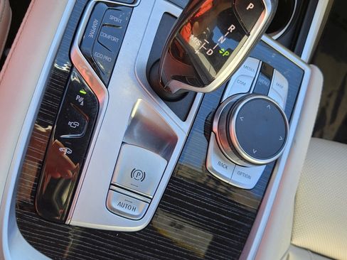 Used 2022 BMW 740i xDrive w/ M Sport Package image 36