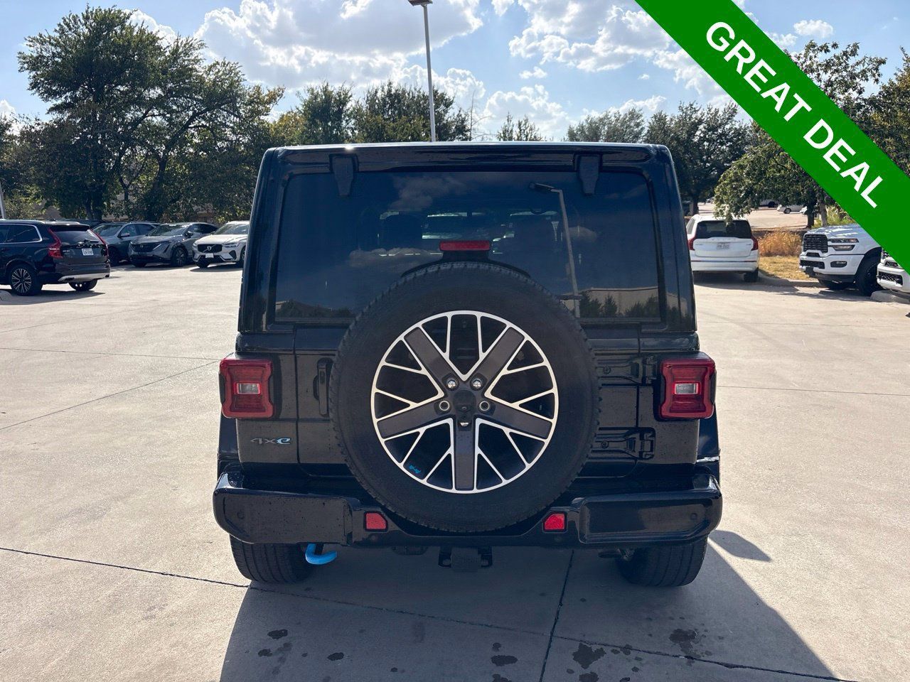 Used 2023 Jeep Wrangler Unlimited Sahara AWD/4WD image 6