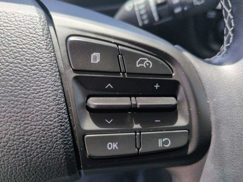 Used 2024 Hyundai Venue Limited FWD image 18