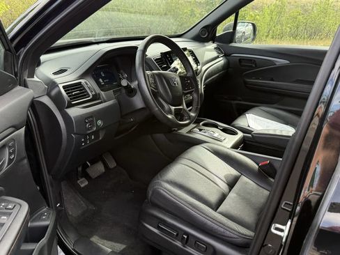Used 2023 Honda Passport TrailSport image 3