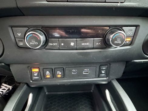 Used 2024 Nissan Frontier SV w/ SV Convenience Package image 16