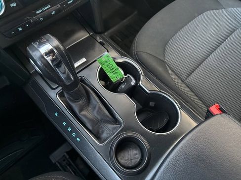 Used 2018 Ford Explorer XLT image 21