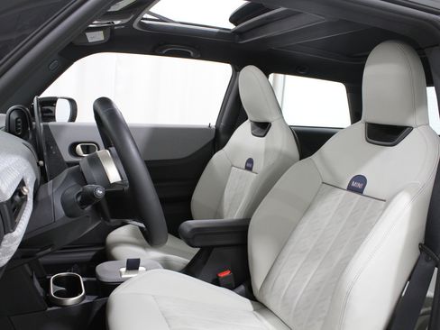 Certified 2025 MINI Cooper S image 5