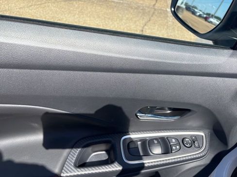 New 2025 Nissan Versa SR w/ Trunk Package image 12