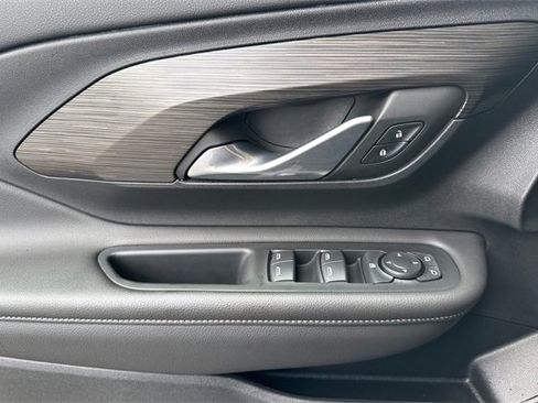 Used 2022 GMC Terrain SLE w/ Driver Convenience Package image 11