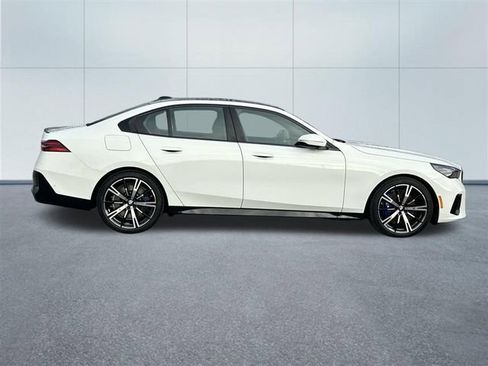 Used 2026 BMW 550e xDrive w/ Premium Package image 5