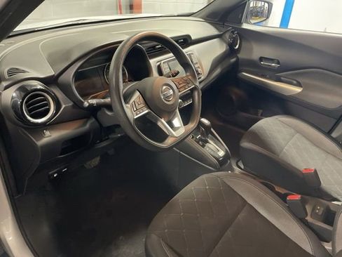 Used 2019 Nissan Kicks SV image 14
