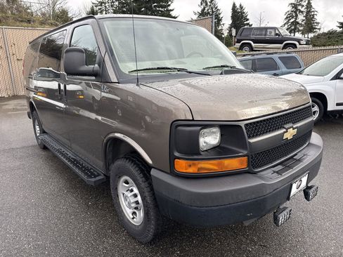 Used 2016 Chevrolet Express 2500 image 4