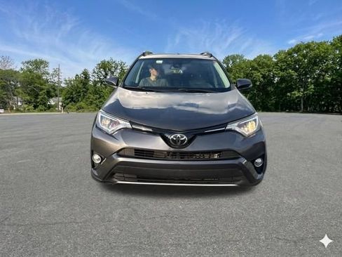 Used 2018 Toyota RAV4 XLE AWD/4WD image 3
