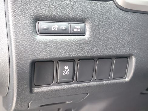 Used 2018 Nissan Murano SV FWD image 22