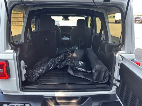 Used 2024 Jeep Wrangler Sahara image 10