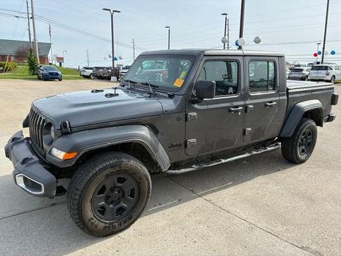 Used 2023 Jeep Gladiator Sport image 3