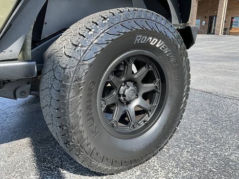 Used 2015 Jeep Wrangler Rubicon w/ Power Convenience Group AWD/4WD image 10