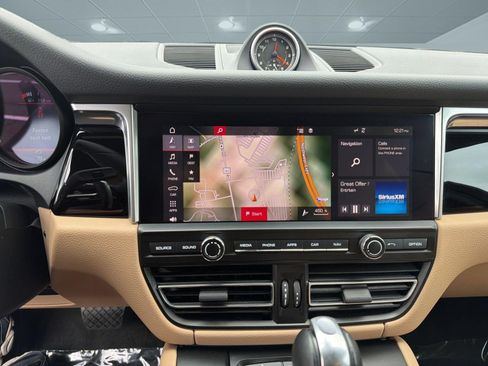 Used 2019 Porsche Macan AWD/4WD image 18
