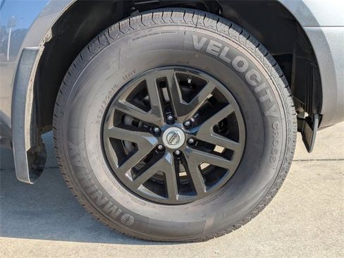 Used 2019 Nissan Frontier SV image 11