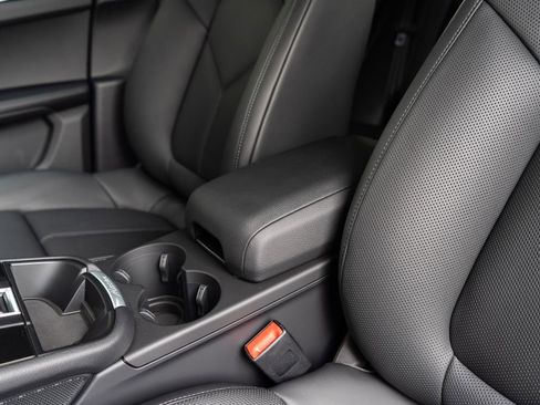 New 2026 Porsche Macan AWD/4WD image 25